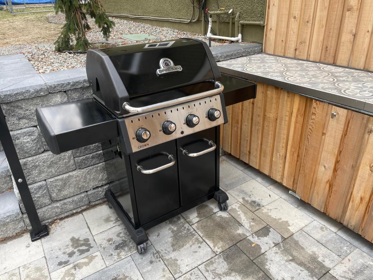 Bright Poolside Walkout Two Bedroom Basement Suite In The Okanagan Penticton Eksteriør bilde